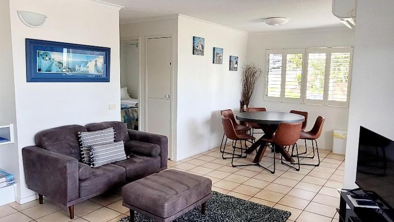 Joanne Apartments Калундра Екстериор снимка